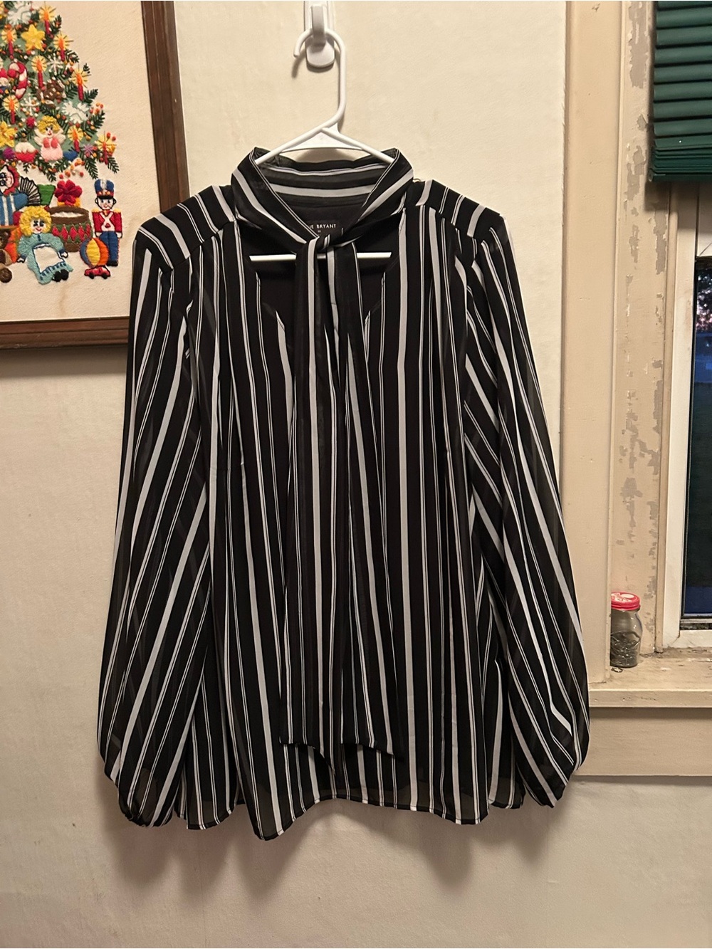 Lane Bryant Black & White Vertical Stripe Tie-Neck Blouse 18 lined career